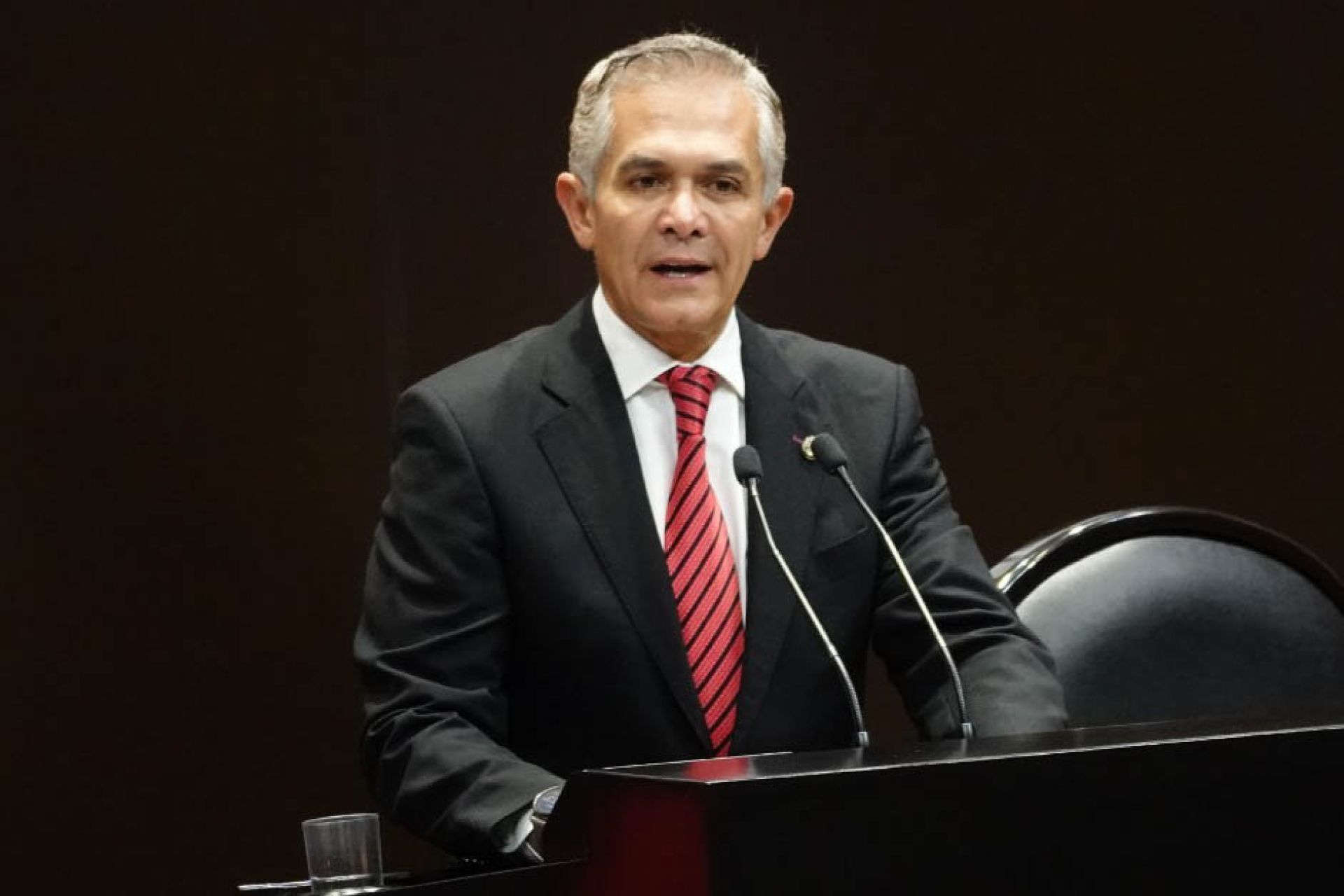 El senador Miguel Ángel Mancera se anota como presidenciable del PRD