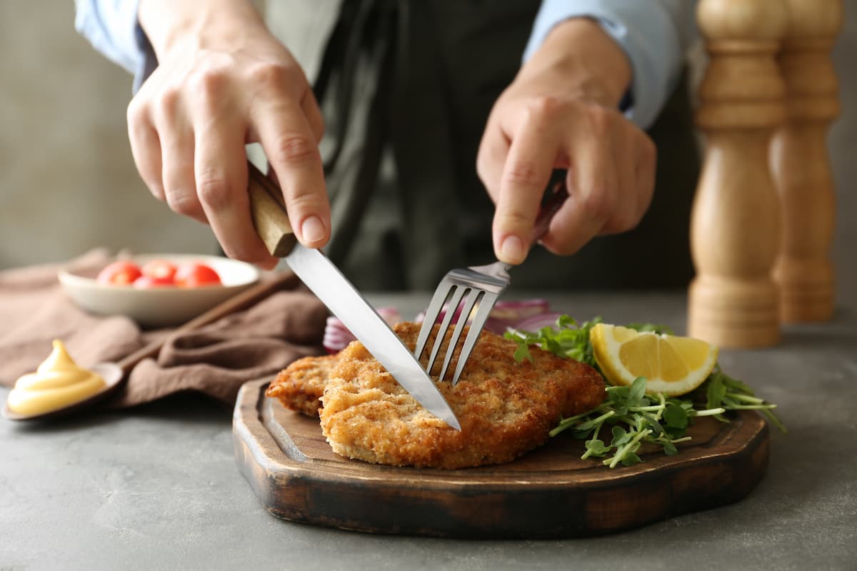 La receta clásica para preparar milanesa de pollo ¡crujiente y jugosa!