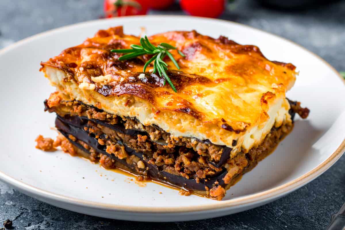 La “lasaña” griega de carne y berenjena que te va a encantar