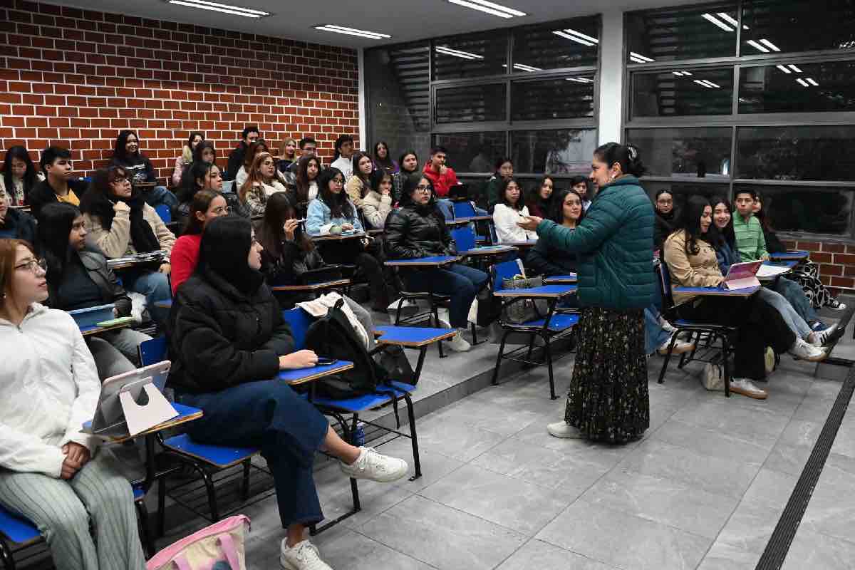 México gradúa más mujeres que hombres, pero no les da trabajo