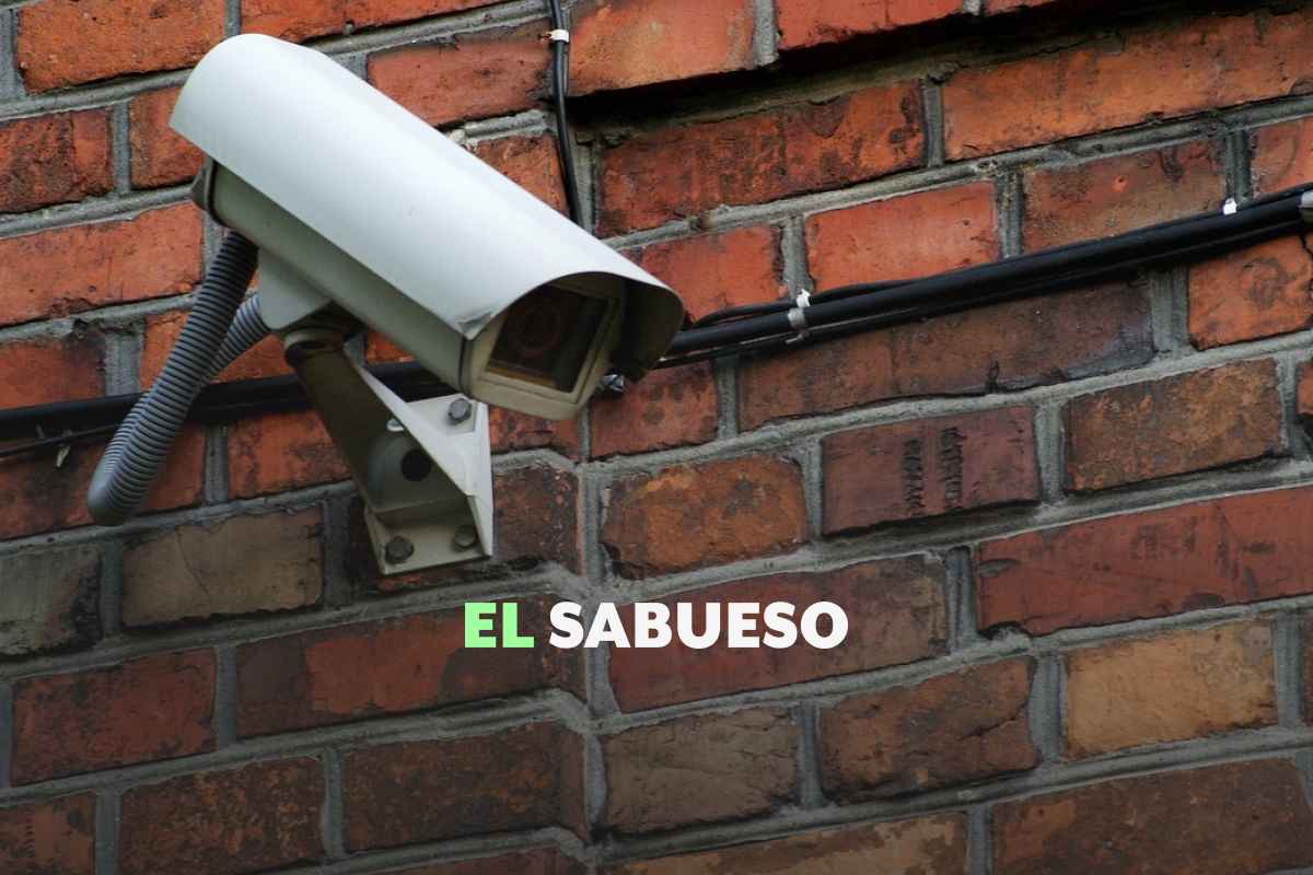 ¿Multas por poner cámaras de vigilancia afuera de tu casa? No, pero cuida el uso de las imágenes
