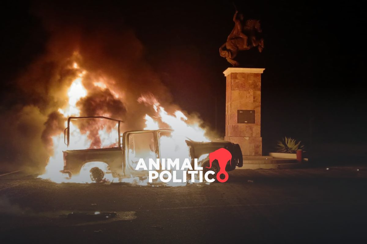 Normalistas de Ayotzinapa incendian patrullas de la Guardia Nacional; liberan a 10 elementos 