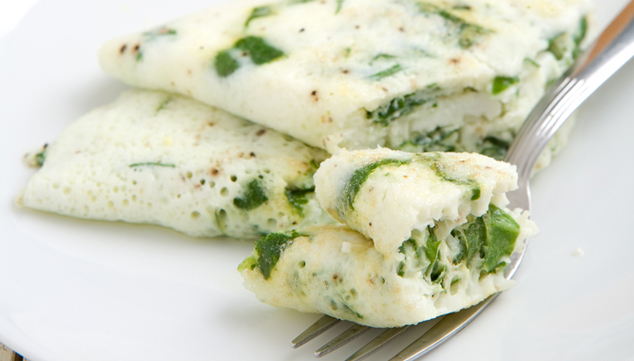 Para el desayuno: receta de omelette de claras con espinacas