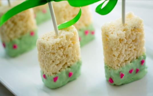 #RECETA Paletas de arroz inflado y chocolate con bombón