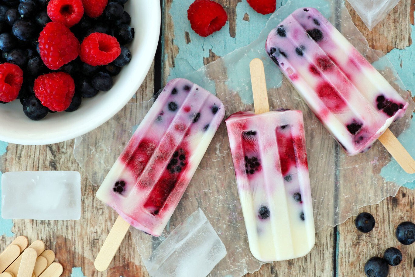 Refresca la primavera con estas paletas heladas de yogurt