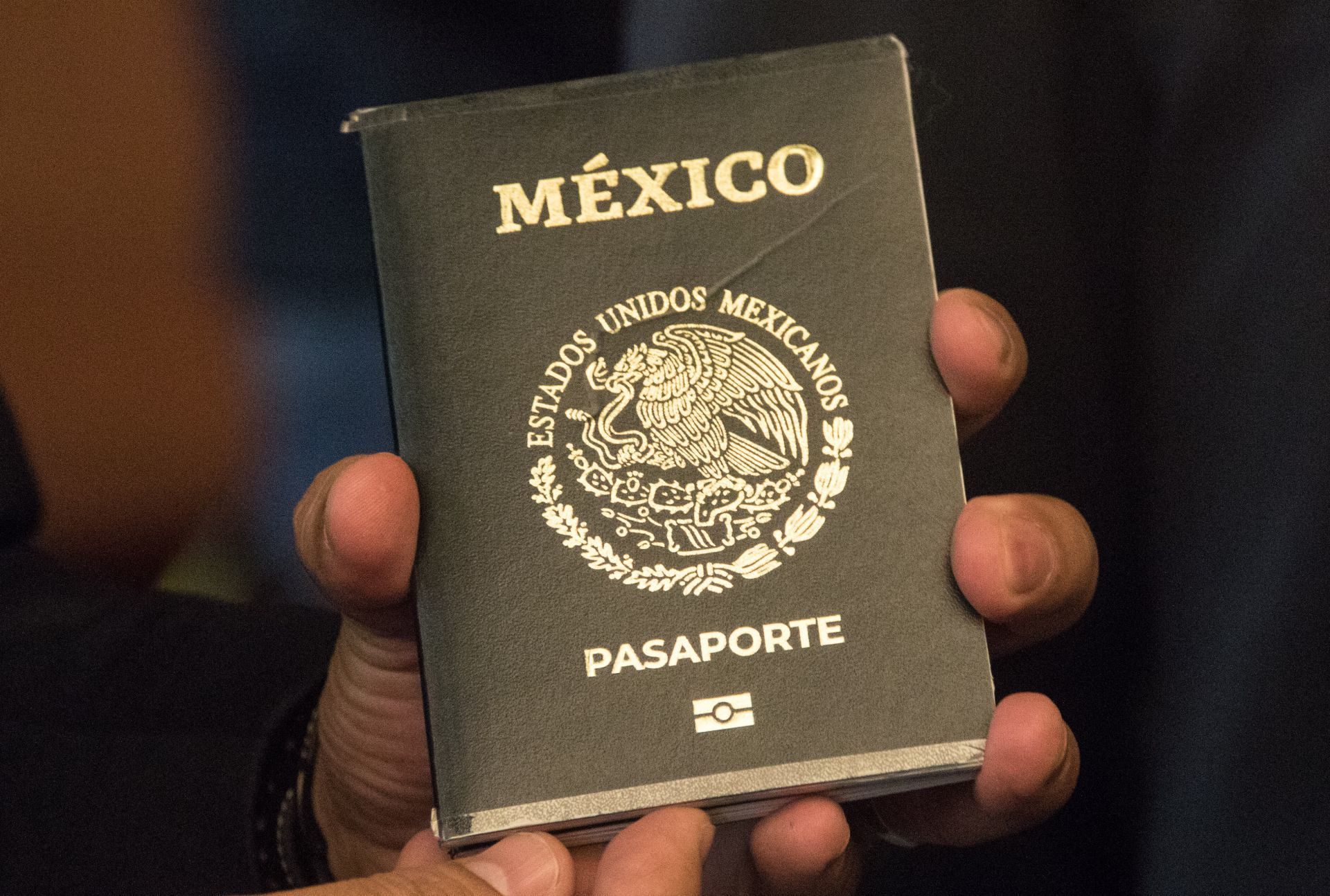Bancos aceptarán el pasaporte como identificación oficial para realizar trámites