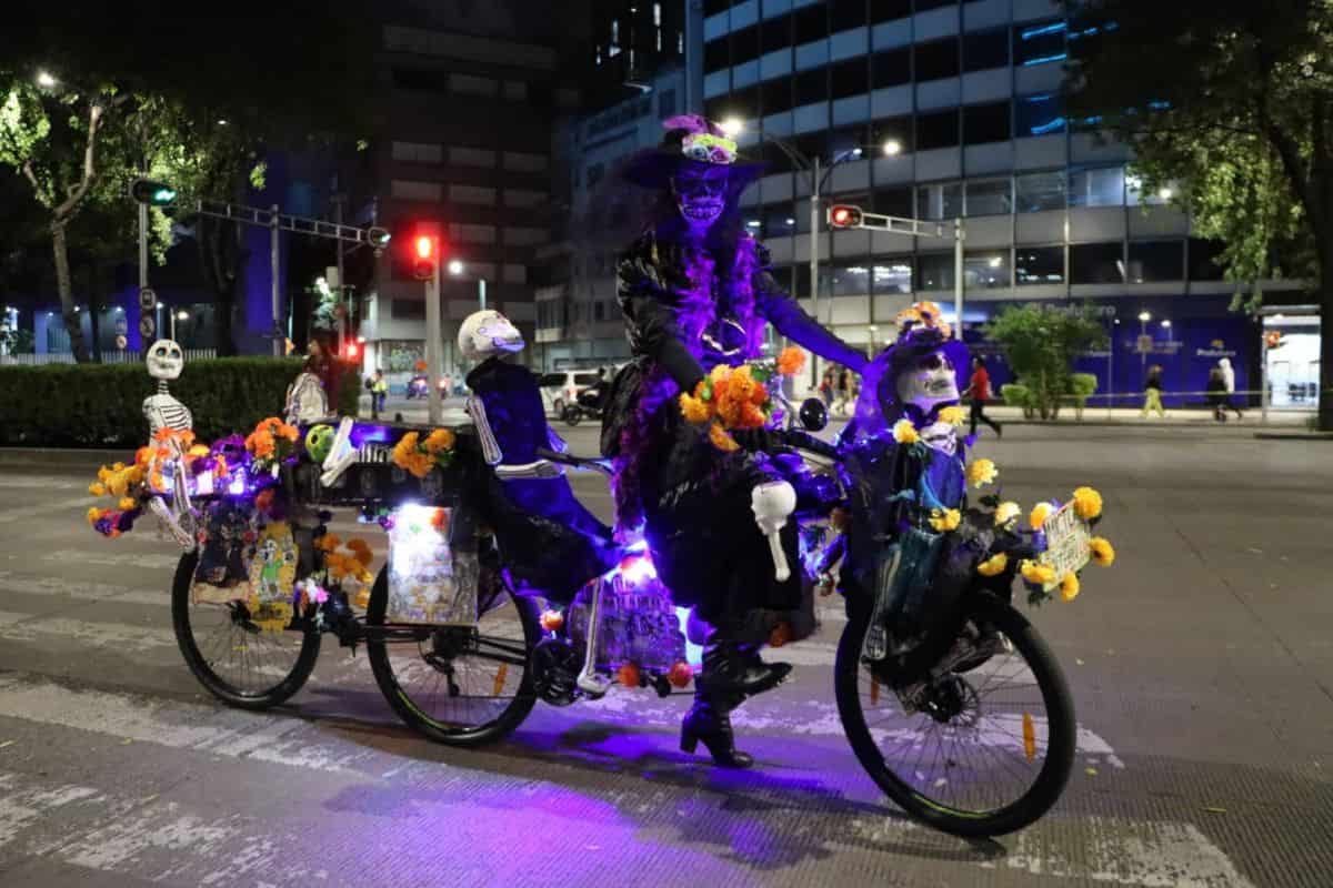 ¡Prepara el disfraz y la bici! Todos los detalles del Paseo Nocturno de Día de Muertos 2024
