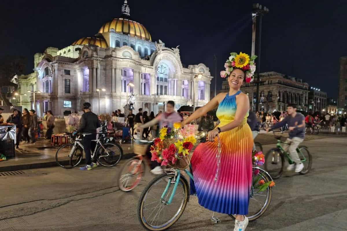 Ponte el disfraz de abejita y lánzate al Paseo Nocturno de Primavera 2026