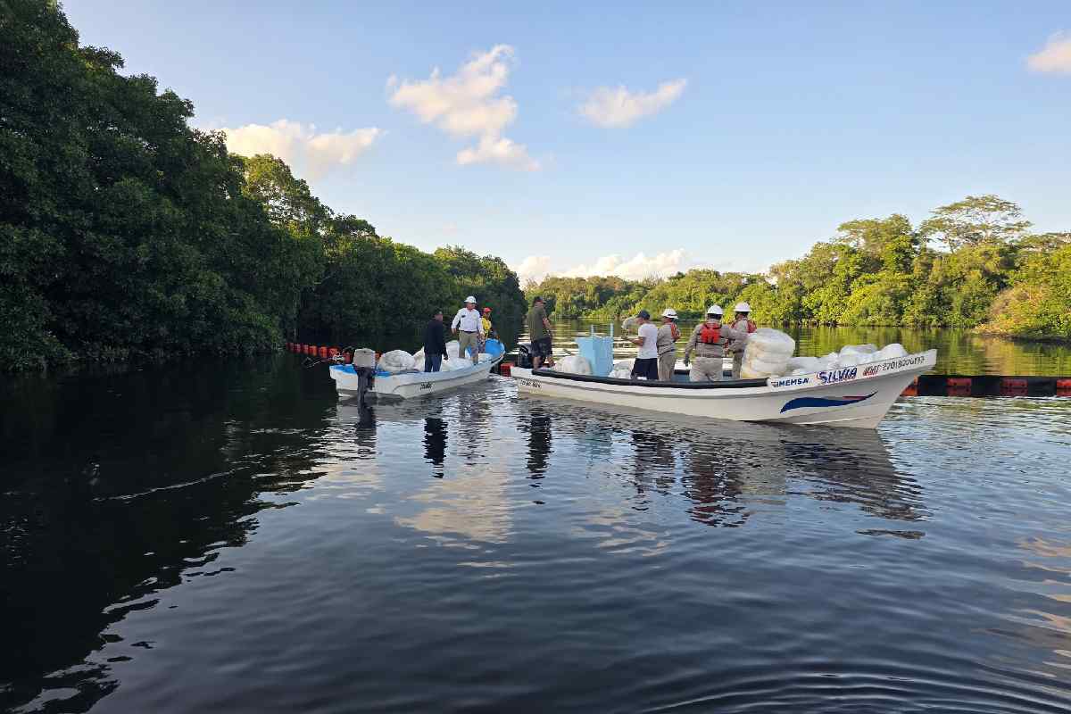 Tras el incendio en Dos Bocas, detectan hidrocarburos en el Río Seco y Pemex activa contención