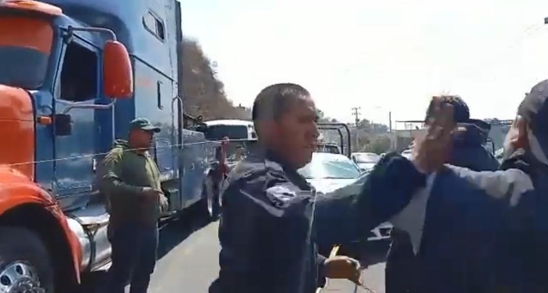 Policía de Naucalpan y elemento de la Guardia Nacional agreden a periodistas; autoridades investigan