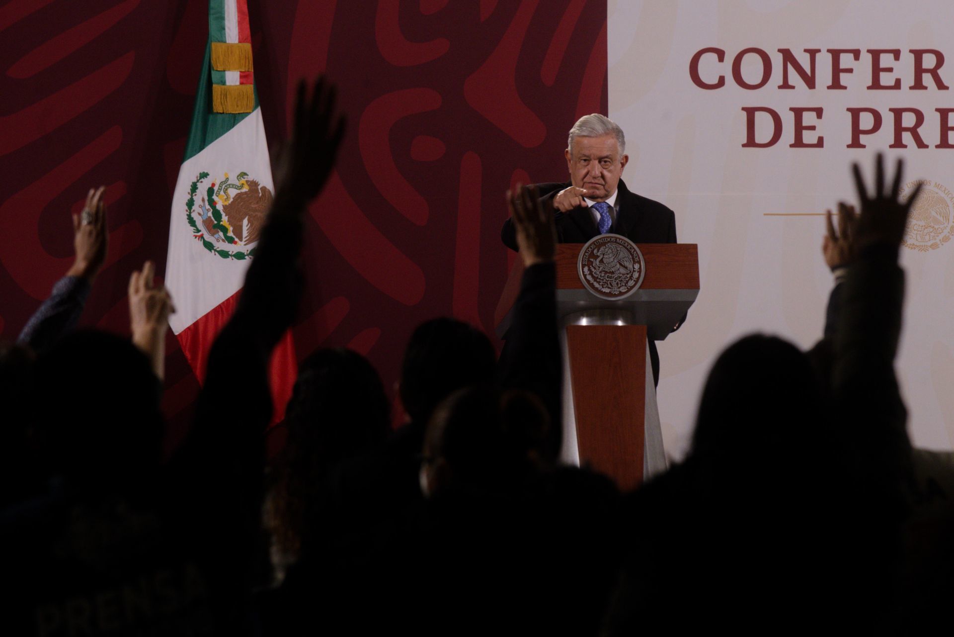 180 periodistas exigen a AMLO detener ataques contra la prensa