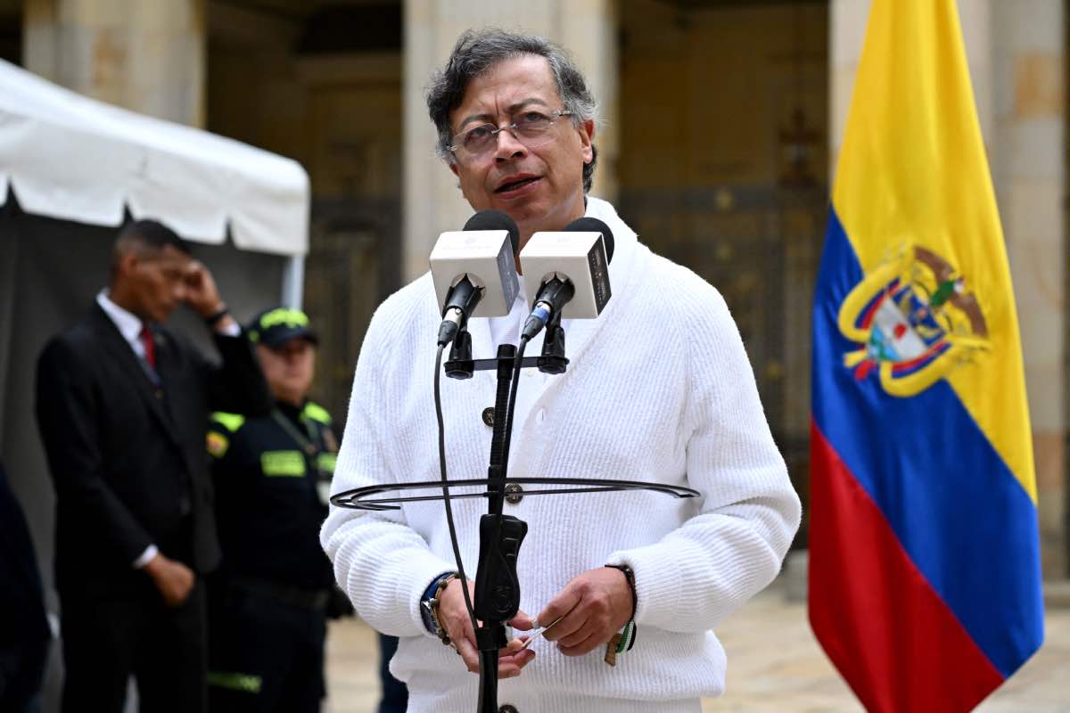 Gustavo Petro denuncia que Ecuador bombardea a Colombia; afirma que tiene pruebas