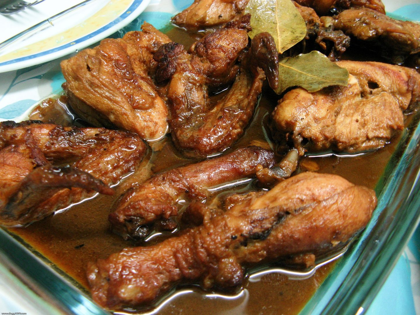 Pollo en adobo al barro, una receta digna de maestros alfareros