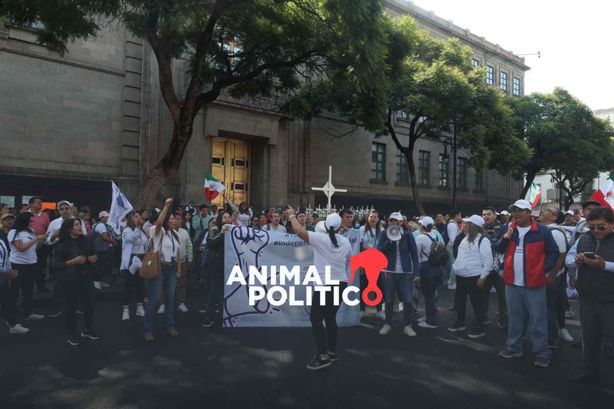 Trabajadores del Poder Judicial protestan contra reforma judicial; Corte suspende sesión