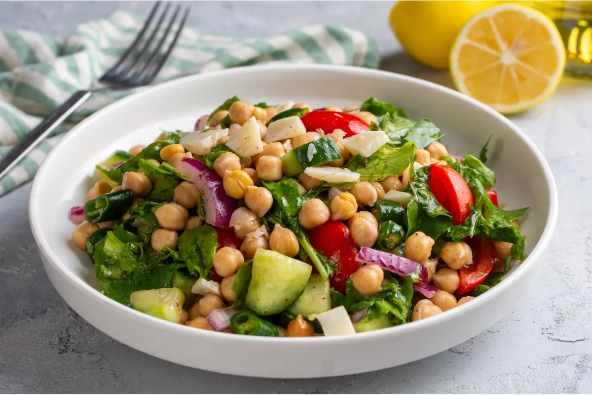 Ceviche de garbanzo con pepino, una opción fresca para esta Primavera 2026