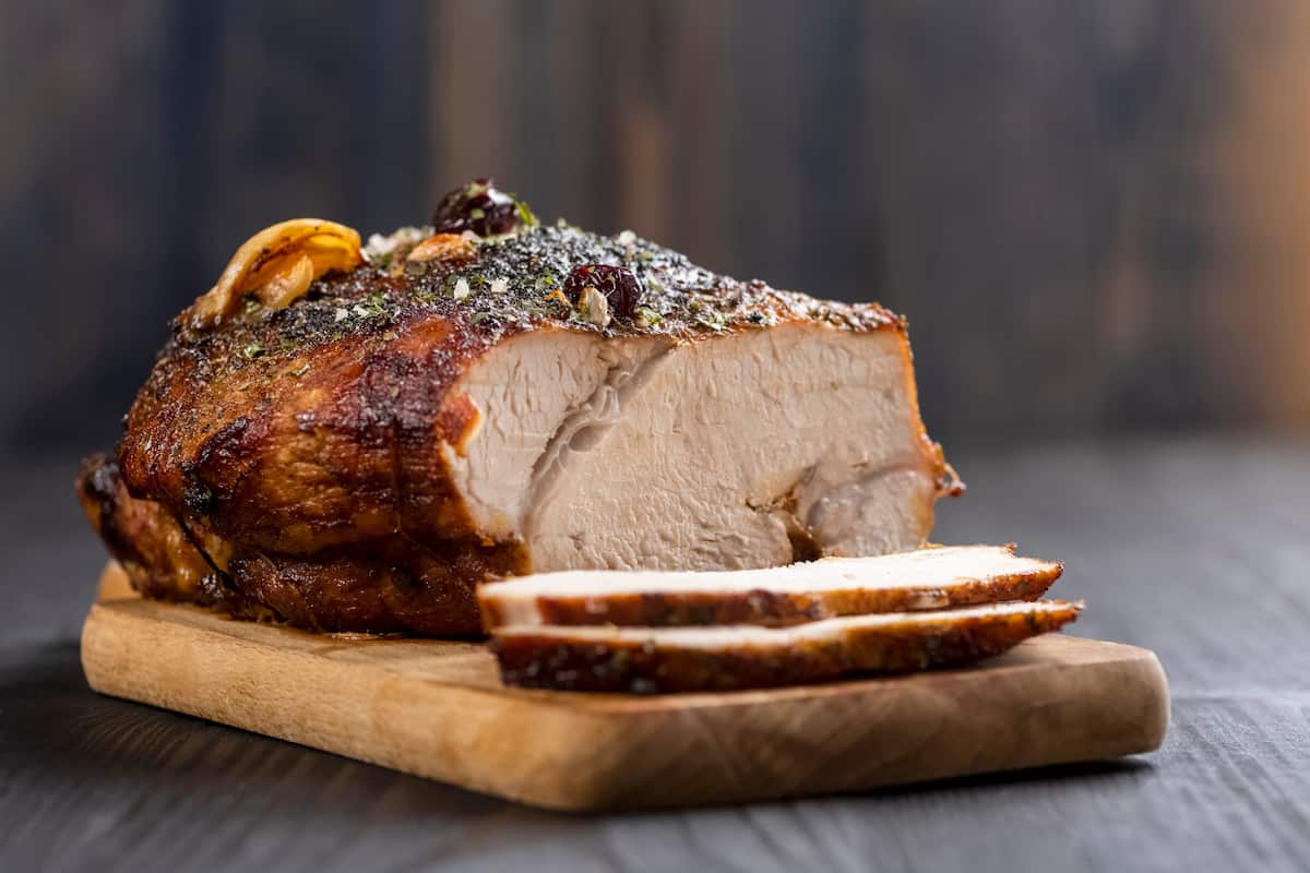 ¿Cuál es el paso a paso para preparar lomo de cerdo al horno jugoso? 