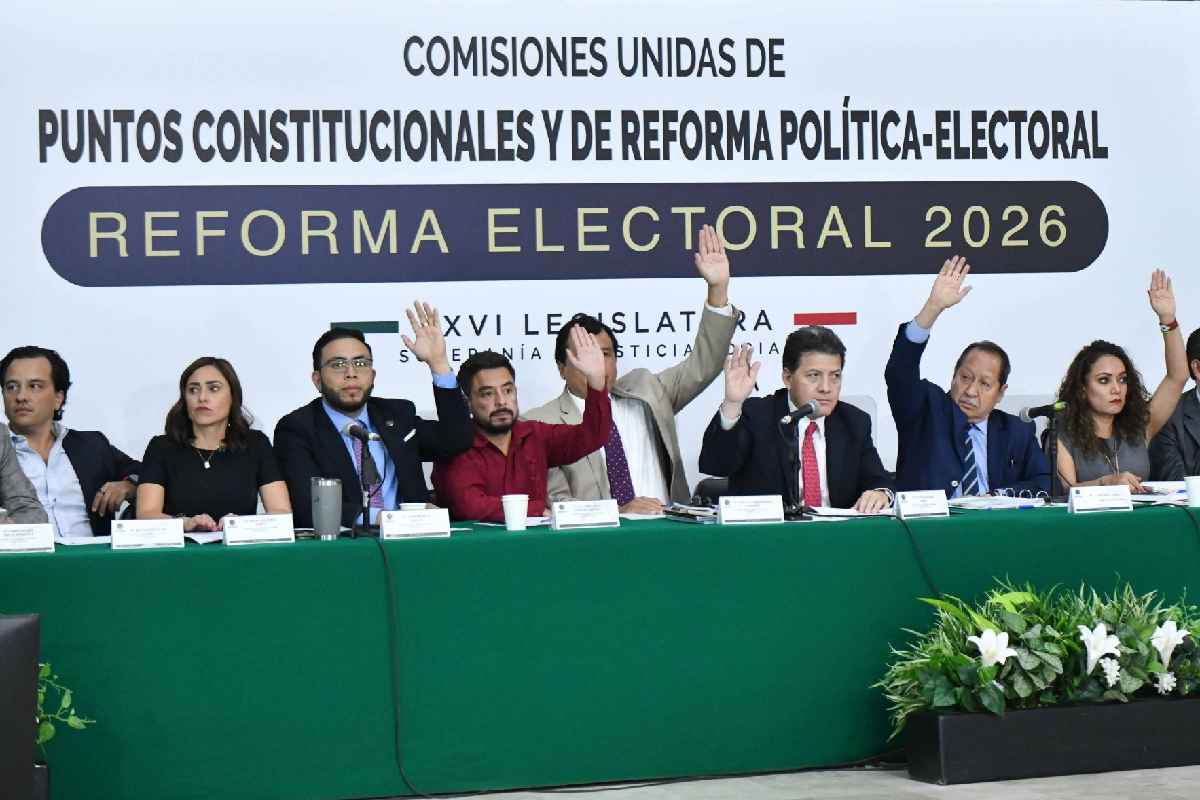 Sin respaldo del PT y PVEM, reforma electoral de Sheinbaum avanza en comisiones de Diputados