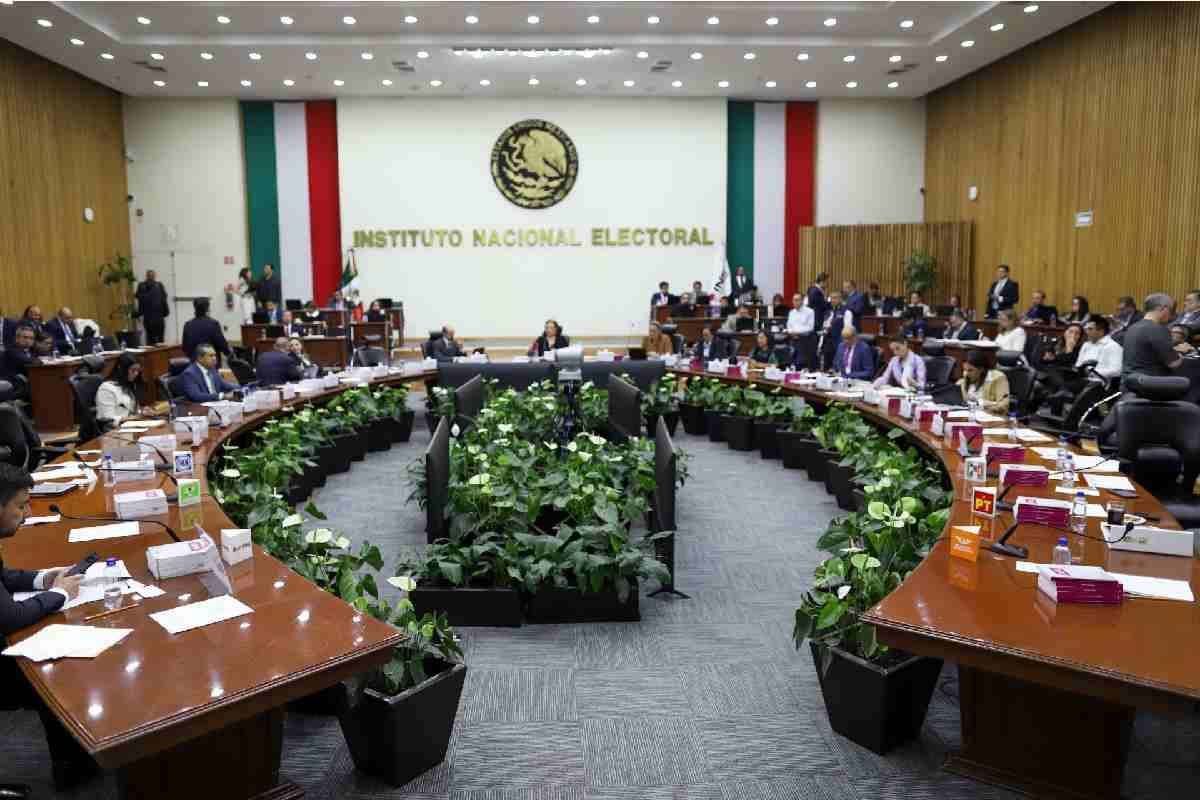 Diputados integran comité para relevo de tres consejerías del INE; Monreal niega “dados cargados”