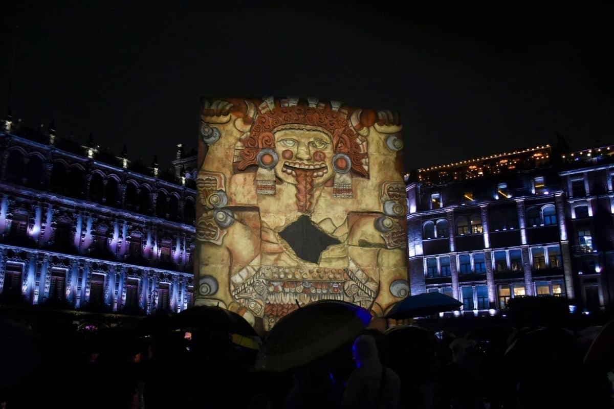 ¿De qué son las réplicas monumentales del Zócalo y dónde ver las esculturas reales en CDMX?