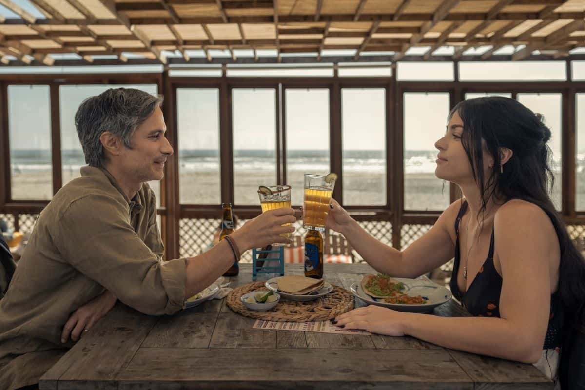 Gael García y Paulina Dávila protagonizan el tráiler de "Santita"