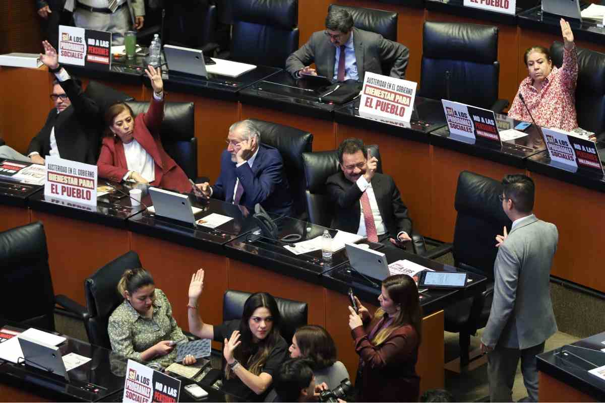 Senado avala reducción de “pensiones doradas” y la turna a Diputados