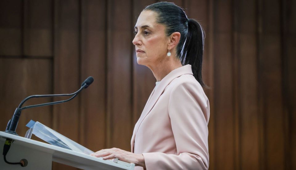 Diputados de Morena contratan espectaculares a favor de Sheinbaum