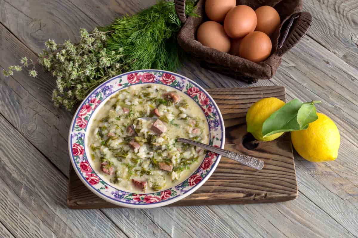 Magiritsa: receta tradicional y origen de la sopa de Pascua griega