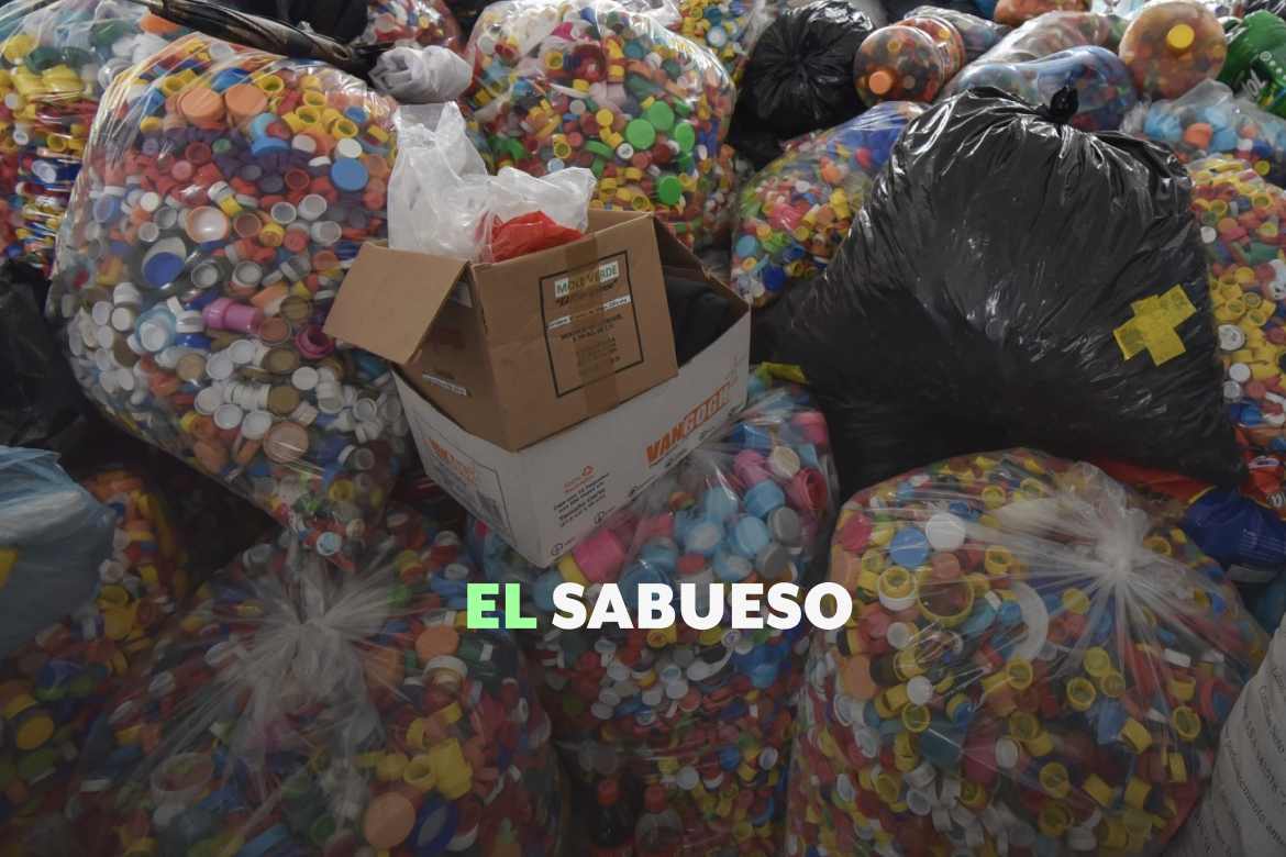 Tapitas que salvan vidas: la recolección que apoya a niños con cáncer