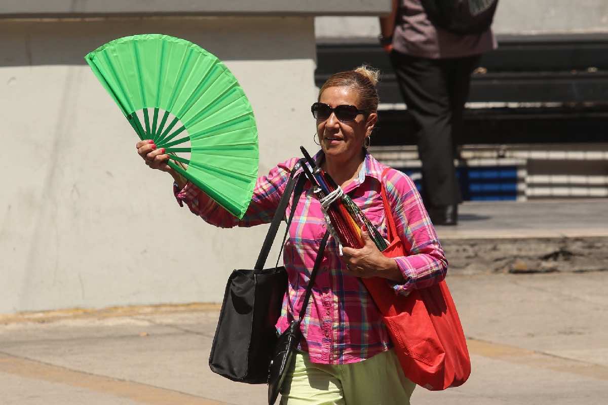 El “techo de cristal biológico”: cómo la menopausia afecta el trabajo y los ingresos de las mujeres