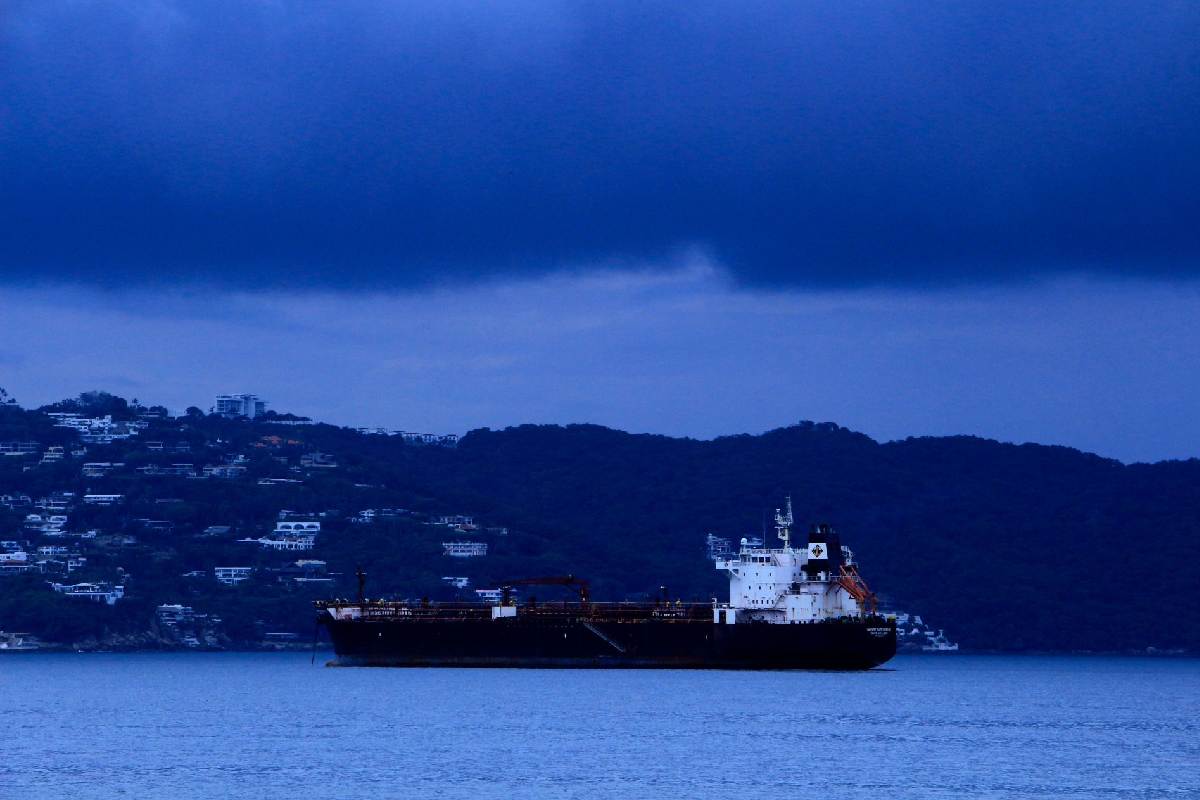 Hilary se intensifica a huracán categoría 1; se esperan fuertes lluvias en 10 estados