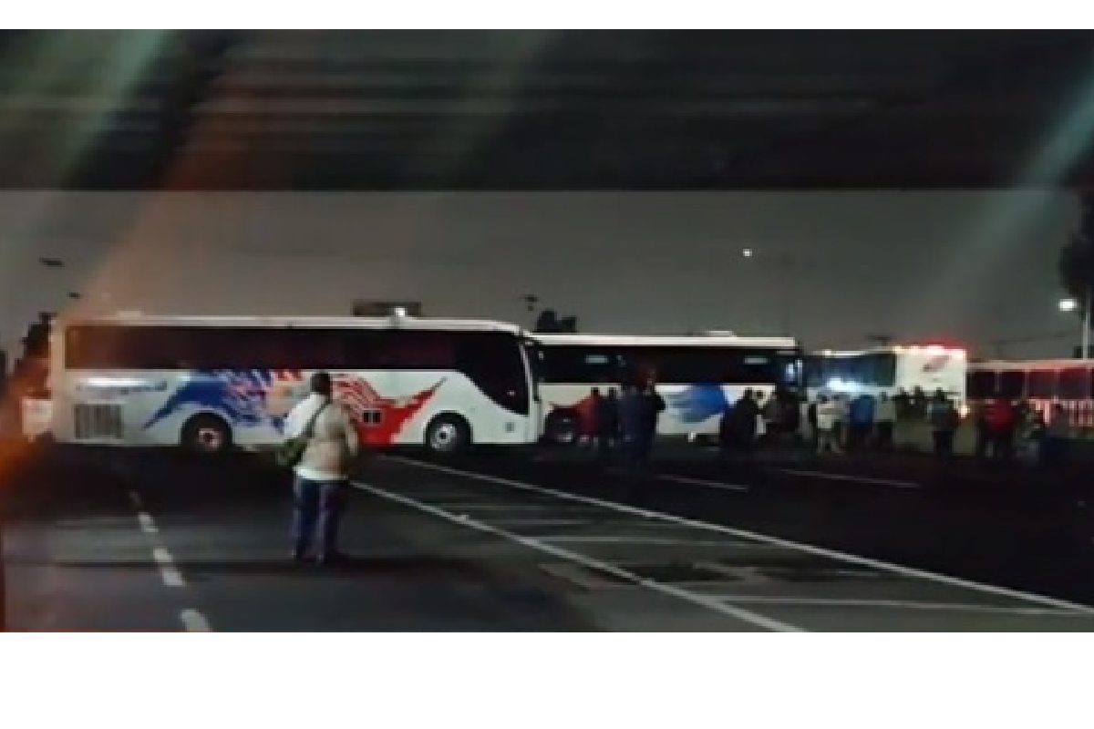 Tras 9 horas de protesta, transportistas de Hidalgo levantan bloqueo en la México-Pachuca