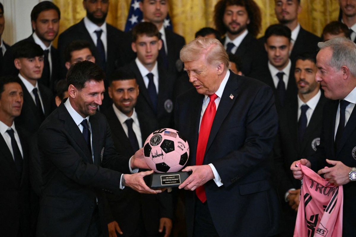 Trump "homenajea" a Messi y habla de CR7 y Pelé
