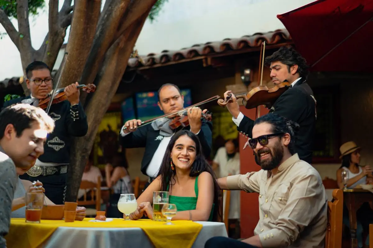 5 lugares para escuchar mariachis y comer delicioso en CDMX