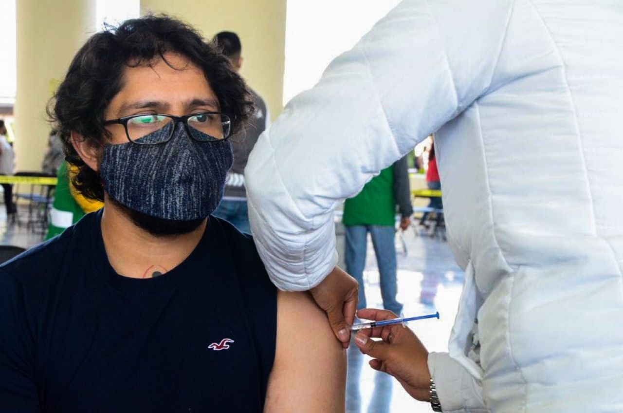 Abren registro para solicitar refuerzo de vacuna COVID para mayores de 30 años