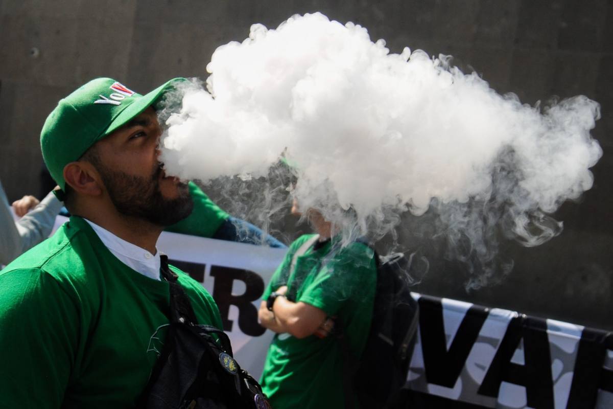 Regulación de vapeadores y productos alternativos al cigarro: el debate que viene