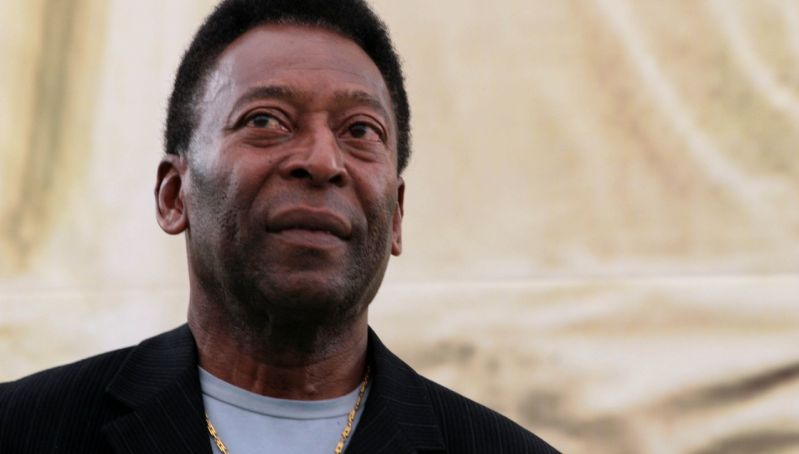 Campeón del mundo y jugador de los Gallos: Las históricas veces que Pelé jugó en México