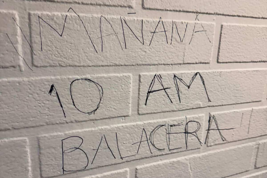 Autoridades han documentado al menos 18 amenazas a planteles educativos en 14 entidades federativas, por lo que la SEP ha exhortado a las escuelas a implementar el protocolo mínimo de atención.