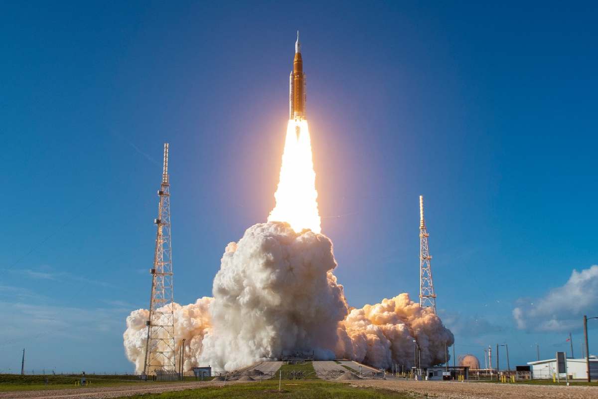 La misión Artemis II de la NASA despega con éxito en un histórico viaje hacia la Luna