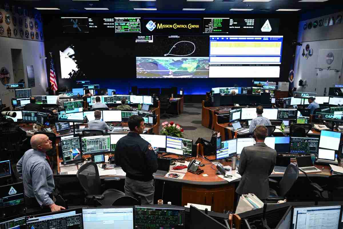 Astronautas de Artemis vislumbran el “Gran Cañón” de la Luna; se alistan para histórico sobrevuelo lunar