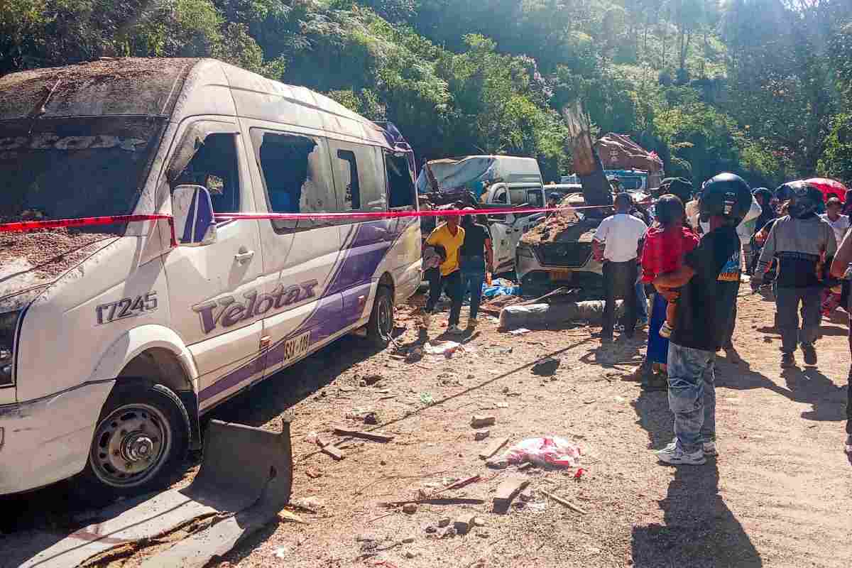 Atentado atribuido a los rebeldes de la extinta FARC deja 20 muertos y decenas de heridos en Colombia