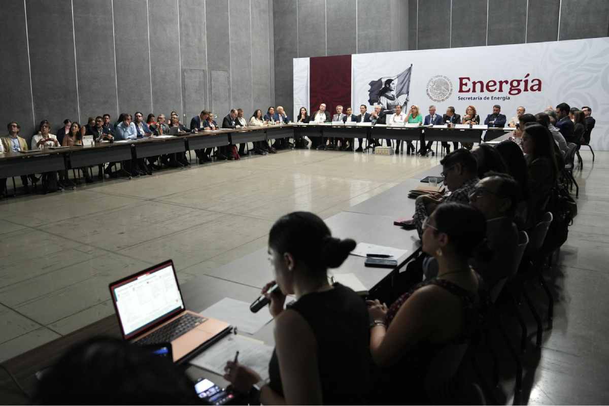 Gobierno, industria y academia avanza en hoja de ruta para uso de combustibles sostenibles de aviación