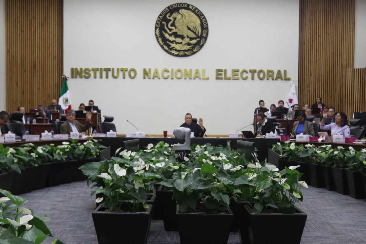 Perfiles cercanos a Morena avanzan a fase final por tres consejerías del INE