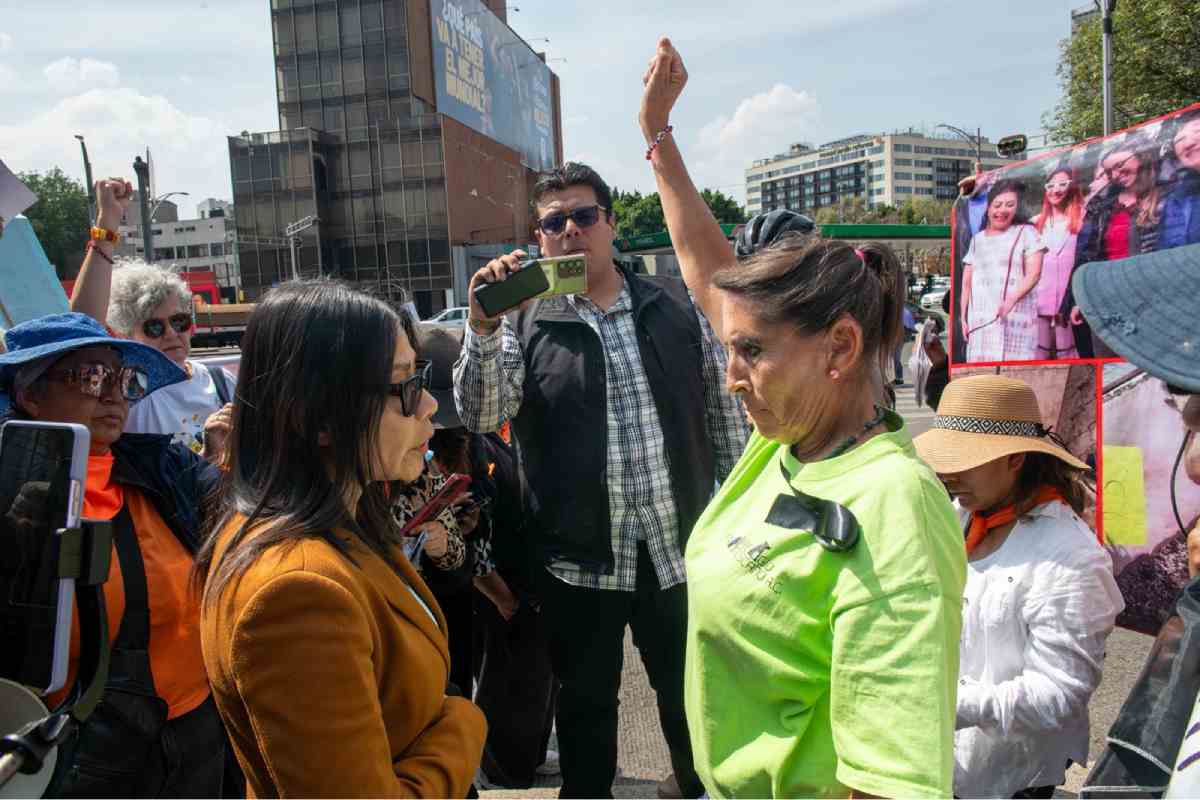 Bloquean Reforma por casa Refugio Franciscano; exigen al gobierno de CDMX devolución de animales y transparencia