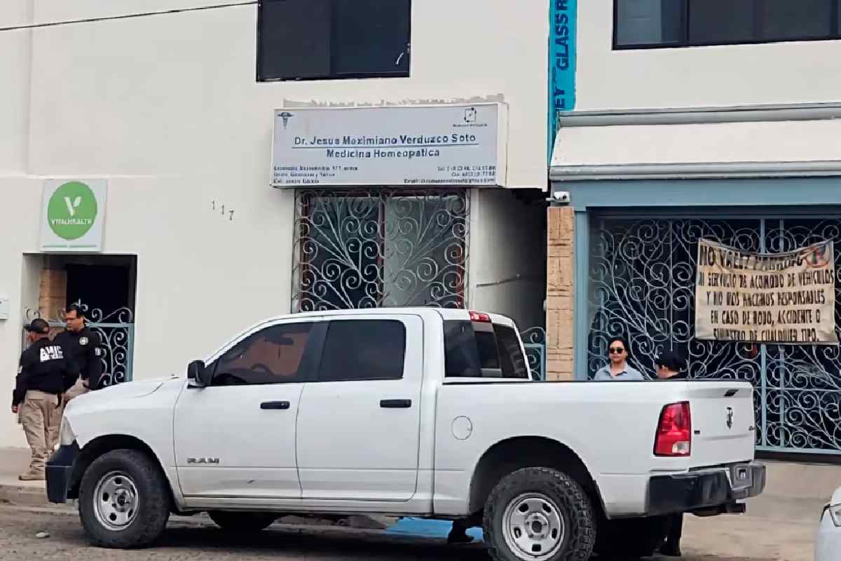 Buscan a médico tras muertes por sueros vitaminados en Sonora; es acusado de homicidio y mala praxis