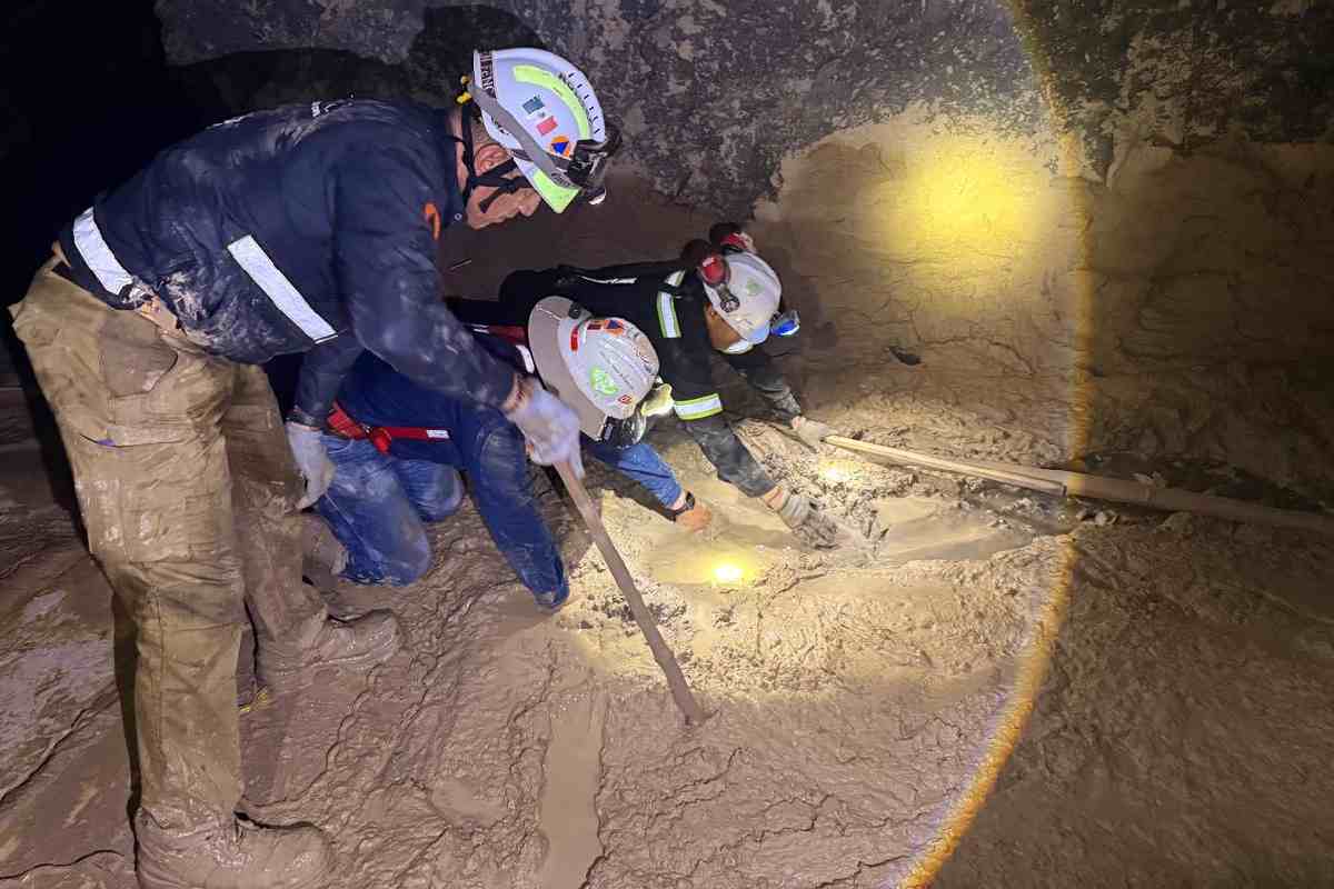 Busqueda mineros El Rosario