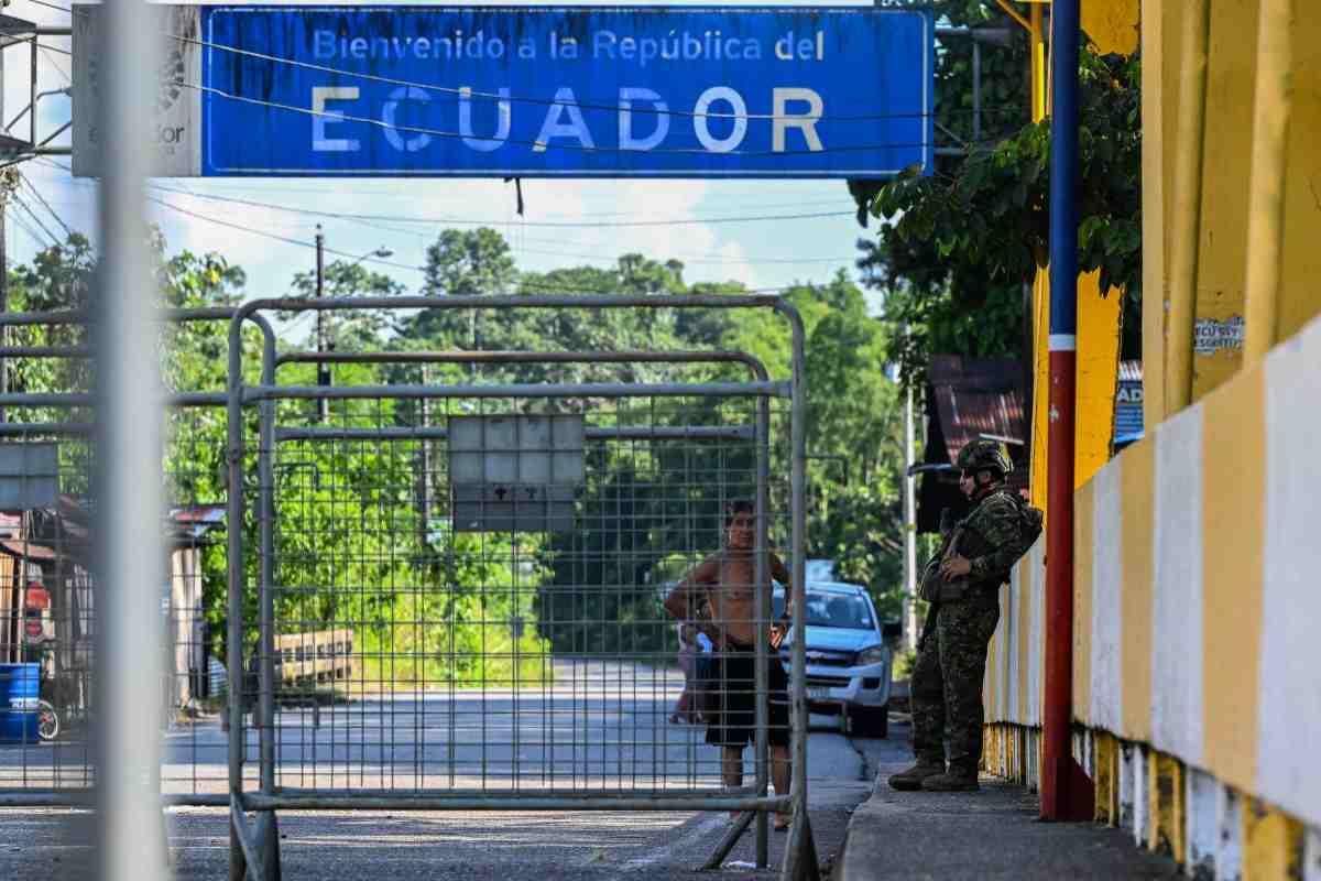 Colombia eleva a 100% aranceles a importaciones de Ecuador tras crisis diplomática por narcotráfico