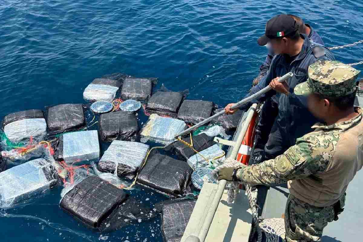 Decomisan 904 kilos de cocaína frente a las costas de Chiapas; hay seis extranjeros detenidos