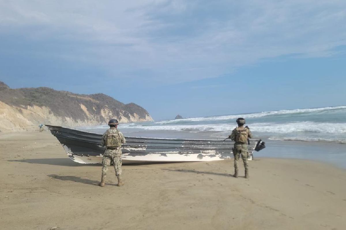 Decomisan embarcación con 265 kilos de cocaína en Michoacán; afectación al crimen fue de 56 mdp