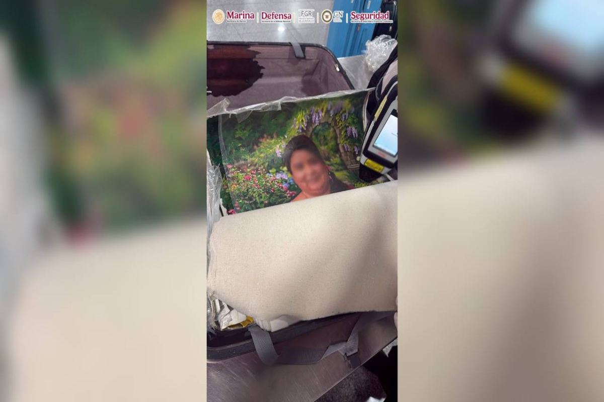 Detienen a extranjero en el AICM que intentaba trasladar cocaína en lienzos y fotografías