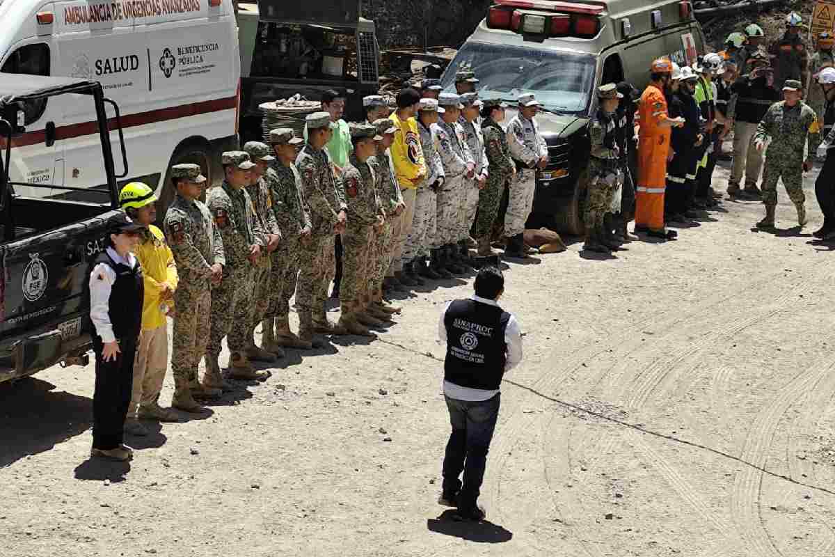 Distinguen a minero Raúl Osorio por su labor en el rescate de sus compañeros en El Rosario, Sinaloa